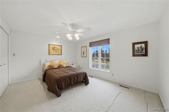 19 Rolling Meadow Ln, Amherst, NY 14051