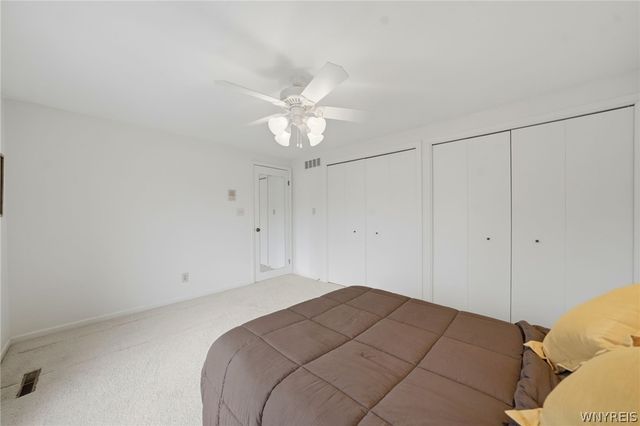 19 Rolling Meadow Ln, Amherst, NY 14051