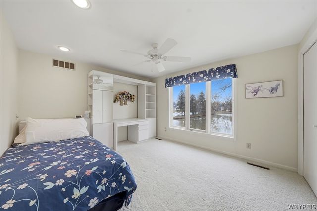 19 Rolling Meadow Ln, Amherst, NY 14051