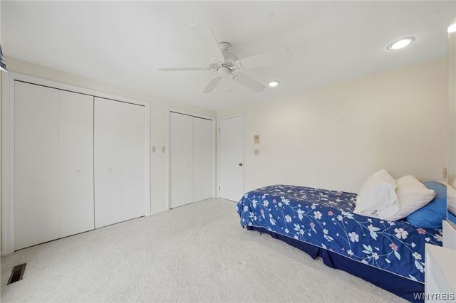 19 Rolling Meadow Ln, Amherst, NY 14051