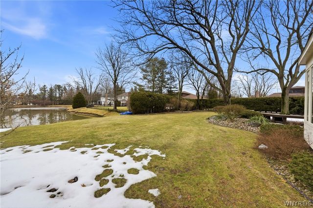 19 Rolling Meadow Ln, Amherst, NY 14051