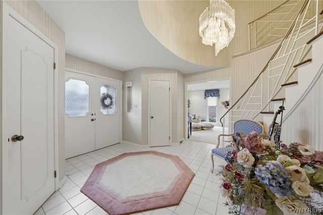 19 Rolling Meadow Ln, Amherst, NY 14051