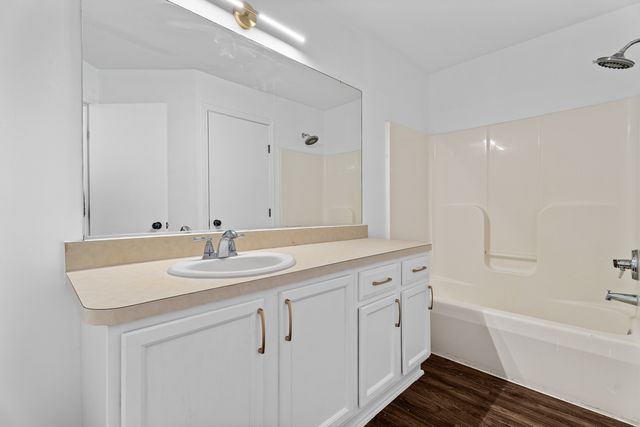 262 LAKEVIEW Court, Steger, IL 60475