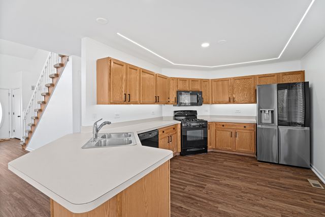 262 LAKEVIEW Court, Steger, IL 60475