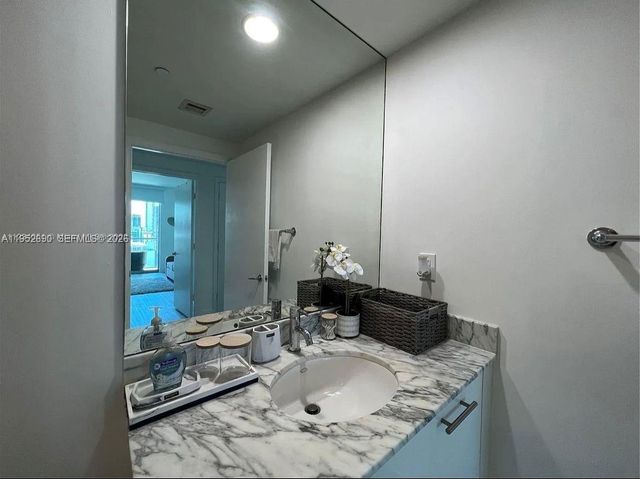 55 SE 6th St 1408, Miami, FL 33131