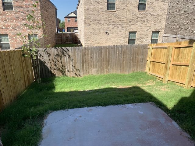 2614 SW Livingston Square, Bentonville, AR 72713