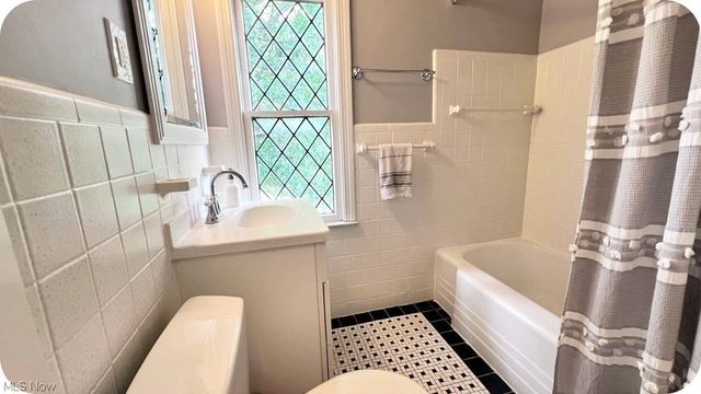 3973 Meadowbrook Boulevard, University Heights, OH 44118