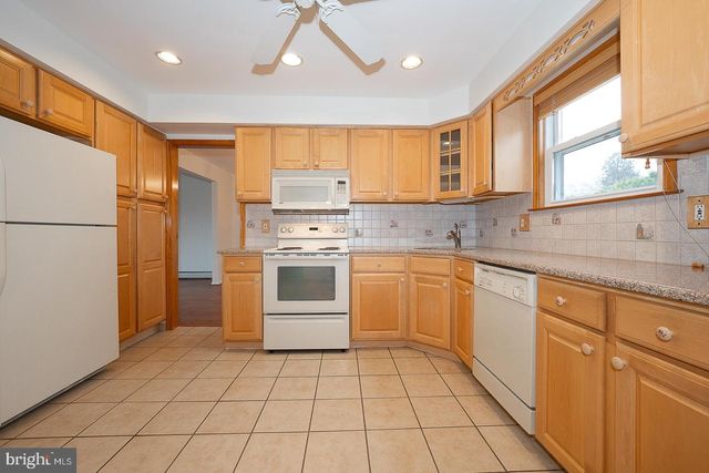 3088 DORMAN CIR, Broomall, PA 19008