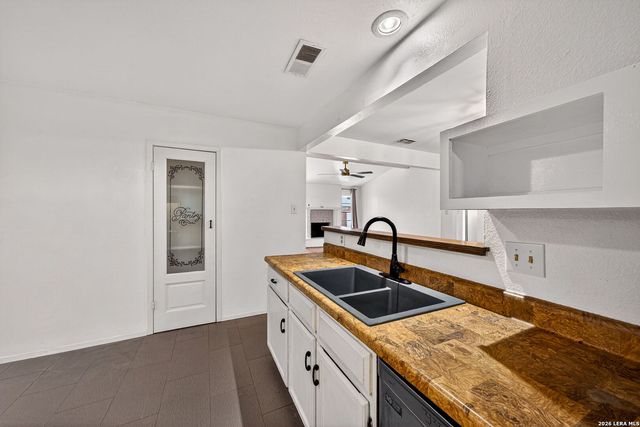 9719 Hidden Field, San Antonio, TX 78250