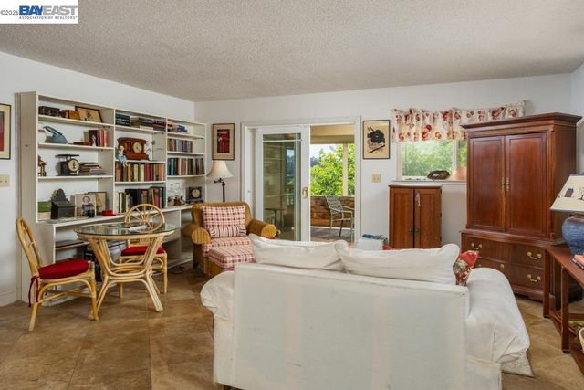 4591 Edwards Ln, Castro Valley, CA 94546