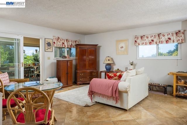 4591 Edwards Ln, Castro Valley, CA 94546