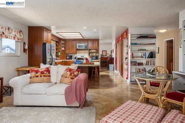 4591 Edwards Ln, Castro Valley, CA 94546