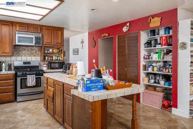 4591 Edwards Ln, Castro Valley, CA 94546