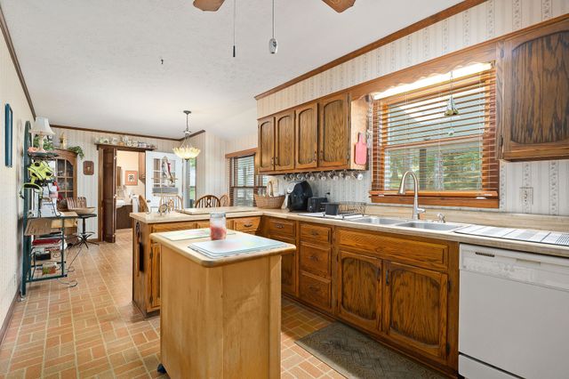 1791 Meadow Wood Dr, Cookeville, TN 38506