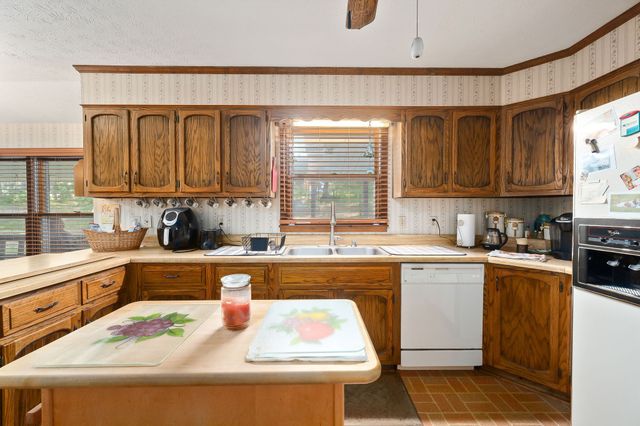 1791 Meadow Wood Dr, Cookeville, TN 38506