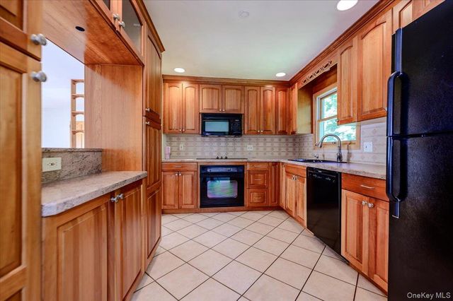 9 Somerstown Road, Ossining, NY 10562