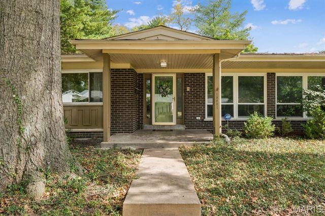 12801 Bellerive Estates Drive, St Louis, MO 63141