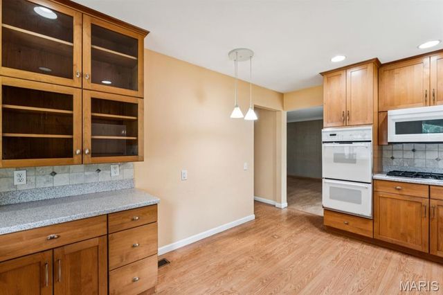 12801 Bellerive Estates Drive, St Louis, MO 63141