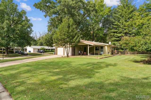12801 Bellerive Estates Drive, St Louis, MO 63141