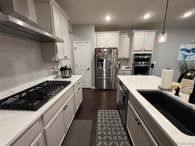 4811 Broomfield Way, Lake Orion, MI 48359