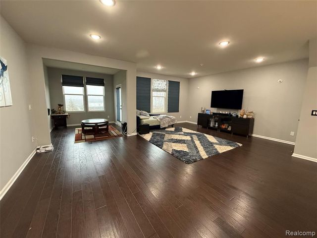 4811 Broomfield Way, Lake Orion, MI 48359