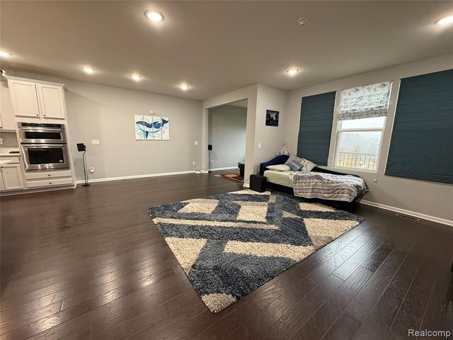 4811 Broomfield Way, Lake Orion, MI 48359