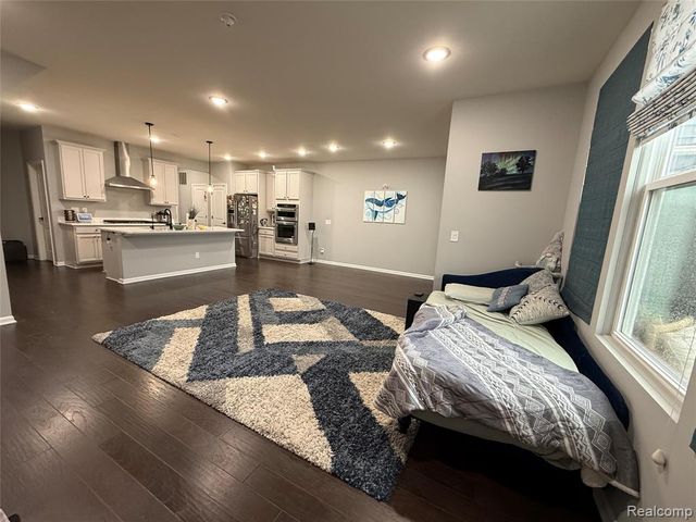 4811 Broomfield Way, Lake Orion, MI 48359