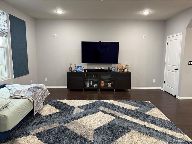 4811 Broomfield Way, Lake Orion, MI 48359