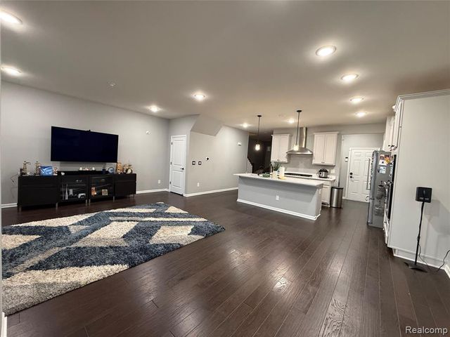 4811 Broomfield Way, Lake Orion, MI 48359