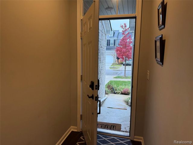 4811 Broomfield Way, Lake Orion, MI 48359