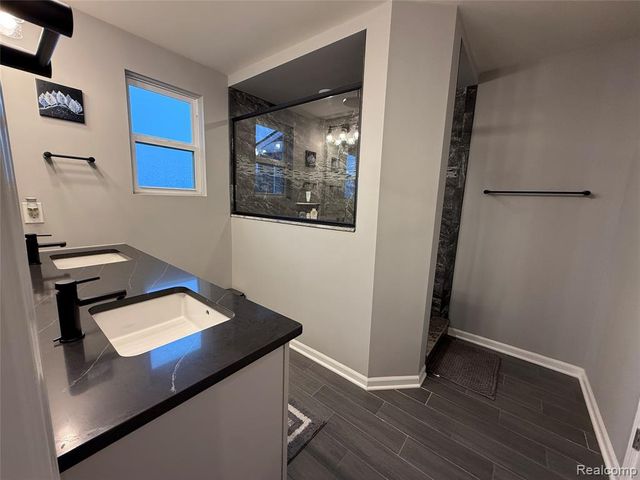 4811 Broomfield Way, Lake Orion, MI 48359