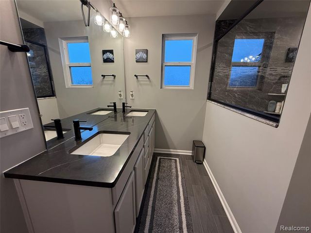 4811 Broomfield Way, Lake Orion, MI 48359