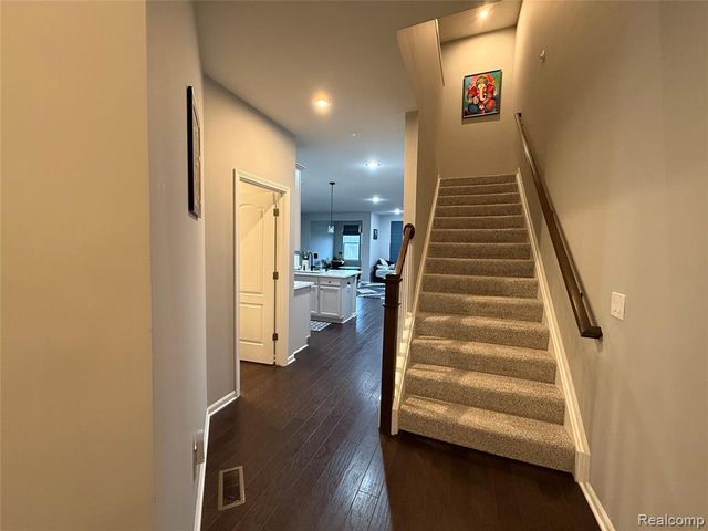 4811 Broomfield Way, Lake Orion, MI 48359