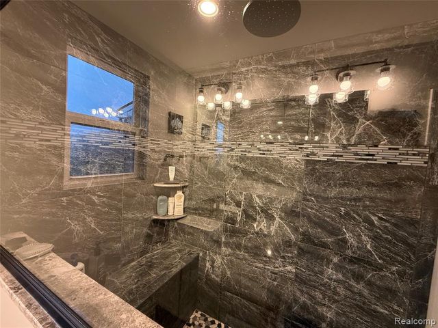 4811 Broomfield Way, Lake Orion, MI 48359