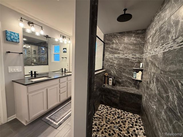 4811 Broomfield Way, Lake Orion, MI 48359