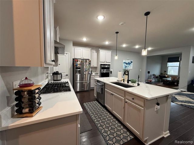 4811 Broomfield Way, Lake Orion, MI 48359