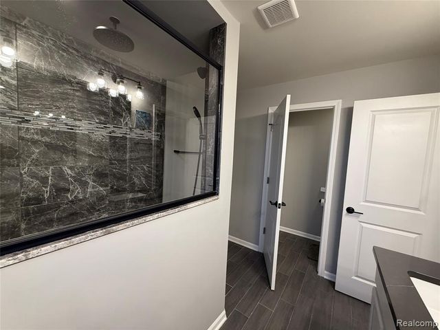 4811 Broomfield Way, Lake Orion, MI 48359