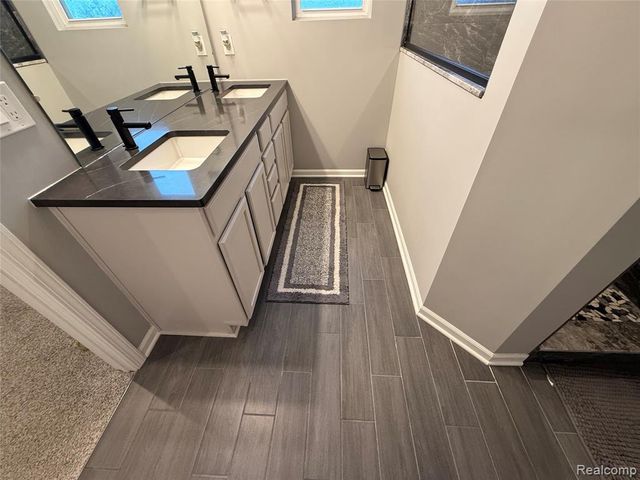 4811 Broomfield Way, Lake Orion, MI 48359