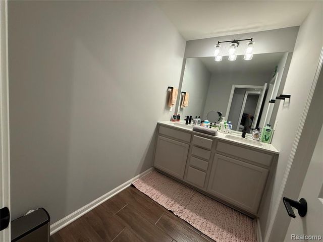 4811 Broomfield Way, Lake Orion, MI 48359