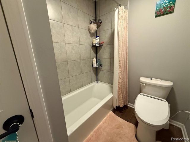 4811 Broomfield Way, Lake Orion, MI 48359