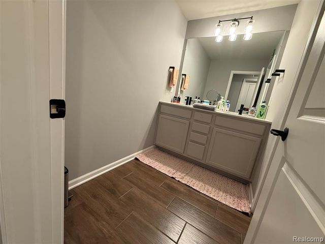 4811 Broomfield Way, Lake Orion, MI 48359