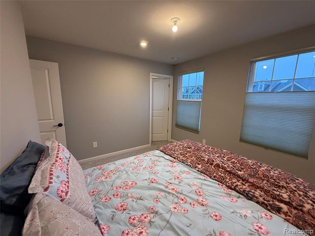 4811 Broomfield Way, Lake Orion, MI 48359