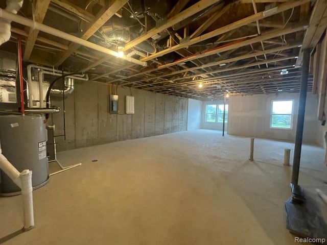 4811 Broomfield Way, Lake Orion, MI 48359