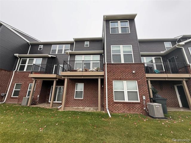 4811 Broomfield Way, Lake Orion, MI 48359