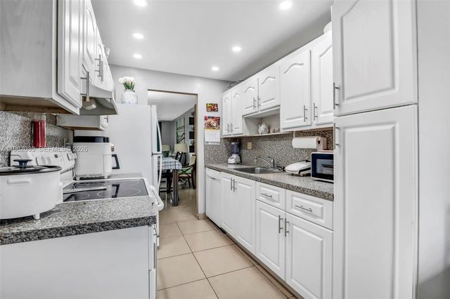 2649 NW 48th Terrace 130, Lauderdale Lakes, FL 33313