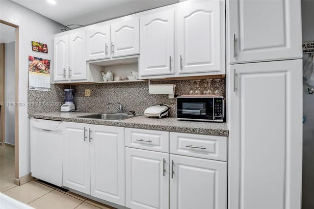 2649 NW 48th Terrace 130, Lauderdale Lakes, FL 33313