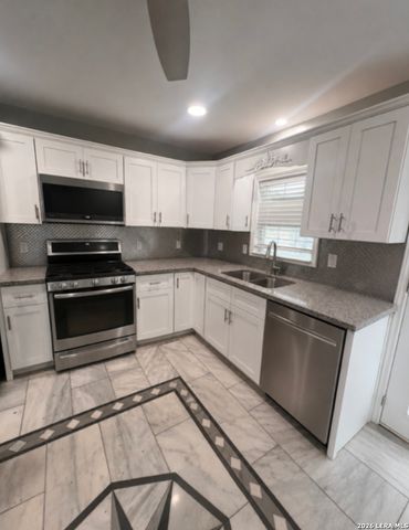 8627 STANDING ROCK ST, San Antonio, TX 78242