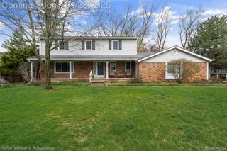 348 Willow Tree Lane, Rochester Hills, MI 48306