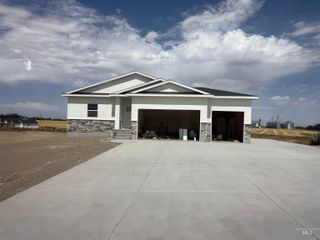 102 N Stocktrail Dr, Idaho Falls, ID 83402