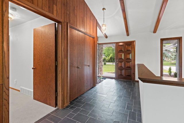 1511 N BRIARCLIFF DRIVE, Appleton, WI 54915